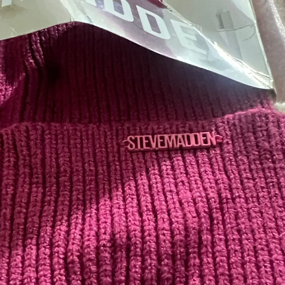 Steve Madden Winter Beanie Hat color Fuxcia and Beige (2 pieces)women new